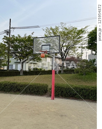 ストリートコートでのシューティング練習を撮影しました。 125954872