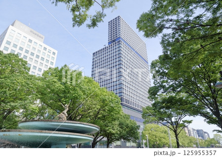 新 中日ビル　都会の公園から（愛知県 名古屋市 中区） 125955357