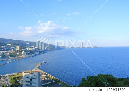 静岡県・熱海市・アタミロープウェイから眺める熱海の景色 125955892