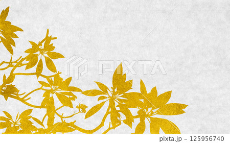 リアルなプルメリアを金箔で描いた、和風のシルエットアート 125956740