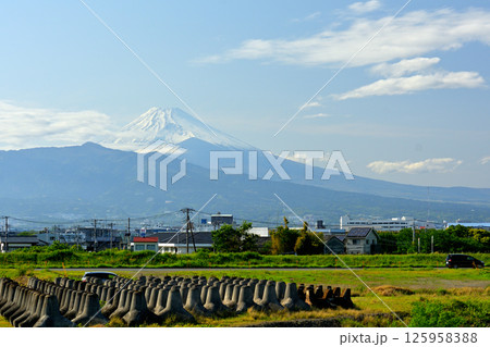 道の駅 伊豆ゲートウェイ函南からの富士山 道の駅 伊豆ゲートウェイ函南からの富士山 125958388