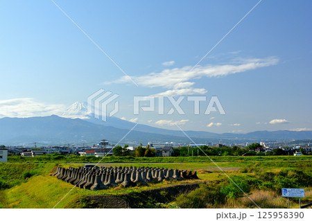 道の駅 伊豆ゲートウェイ函南からの富士山 125958390