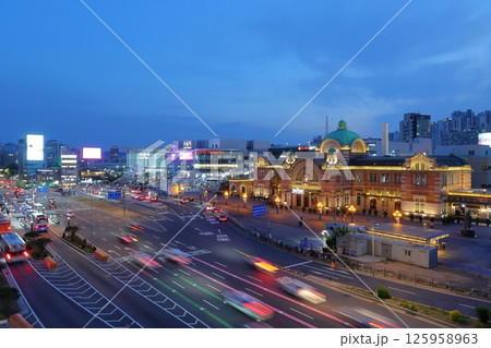 夕暮れのソウル駅 125958963