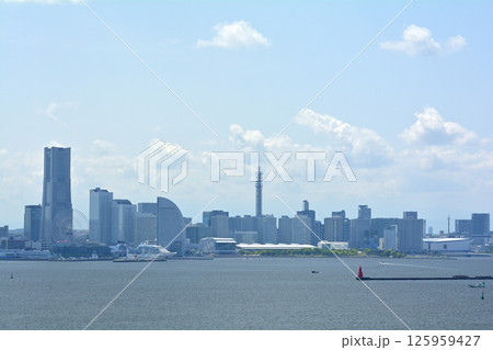 横浜・ベイブリッジからの風景 125959427