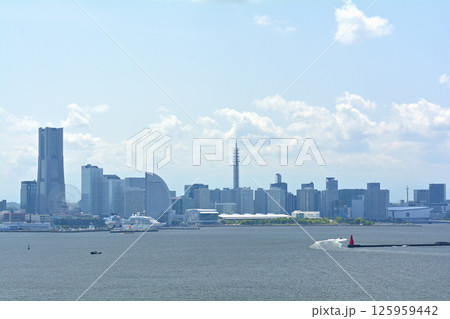 横浜・ベイブリッジからの風景 125959442