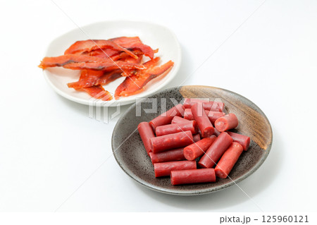 鮭とば、カルパス、つまみ、酒、お酒、酒のつまみ、アテ、食べ物、魚肉、アルコール、ビール、肴、加工品 125960121