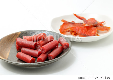 鮭とば、カルパス、つまみ、酒、お酒、酒のつまみ、アテ、食べ物、魚肉、アルコール、ビール、肴、加工品 125960139