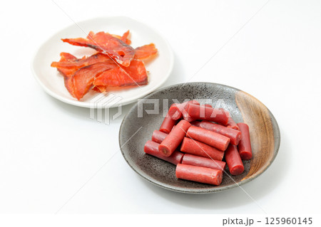 鮭とば、カルパス、つまみ、酒、お酒、酒のつまみ、アテ、食べ物、魚肉、アルコール、ビール、肴、加工品 鮭とば、カルパス、つまみ、酒、お酒、酒のつまみ、アテ、食べ物、魚肉、アルコール、ビール、肴、加工品 125960145