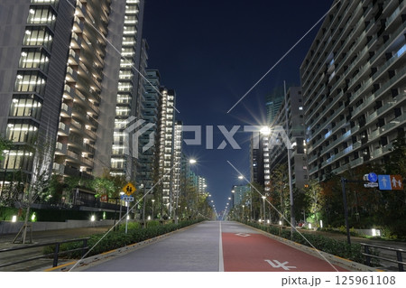 マンションが立ち並ぶ風景 125961108