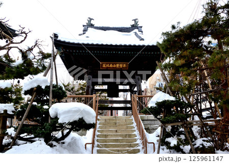 札幌市中央区 冬の中央寺の鐘楼 札幌市中央区 冬の中央寺の鐘楼 125961147