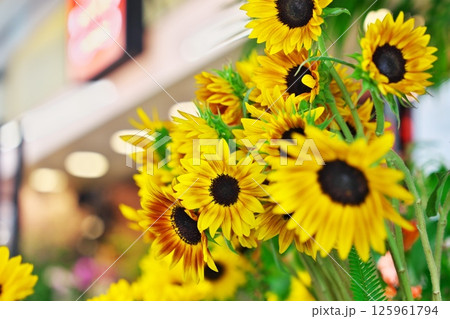 お花を贈りましょう 125961794