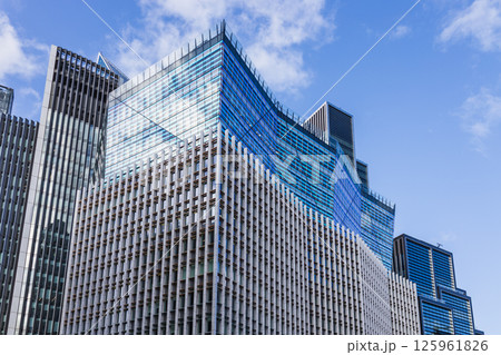Modern Glass Office Tower with Blue Sky in London City Business District 125961826