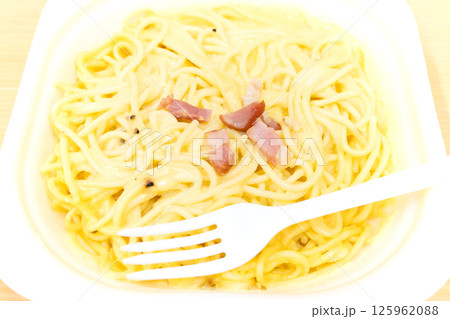 おいしいコンビニ食品のカルボナーラ おいしいコンビニ食品のカルボナーラ 125962088