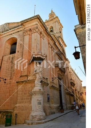 マルタ共和国、マルタ島、イムディーナ、オールドシティ、聖母受胎告知教会、聖母子像 マルタ共和国、マルタ島、イムディーナ、オールドシティ、聖母受胎告知教会、聖母子像 125962214