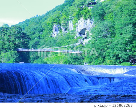 吊り橋と吹割の滝 吊り橋と吹割の滝 125962265