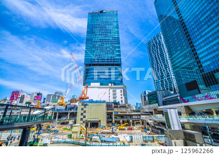 日本の東京都市景観5月。さよなら渋谷駅西口。閉鎖されたビル(左側に出入口新通路)…=7日 日本の東京都市景観5月。さよなら渋谷駅西口。閉鎖されたビル(左側に出入口新通路)…=7日 125962266