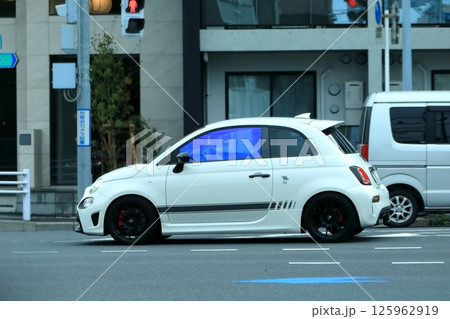 白いイタリア車　イメージ 125962919