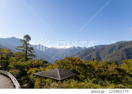 秋 秩父三峯神社参道からの眺望 秋 秩父三峯神社参道からの眺望 125963175