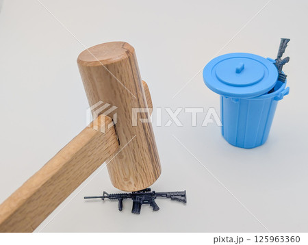 銃はゴミ箱へ 銃はゴミ箱へ 125963360