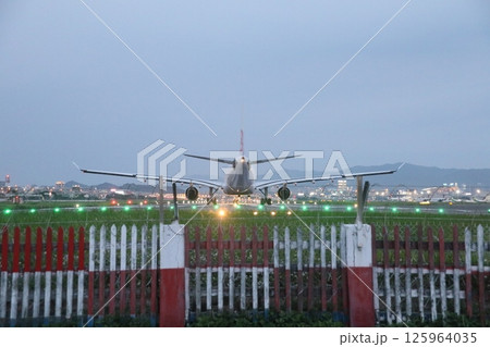 飛行機 航空機 ひこうき 125964035