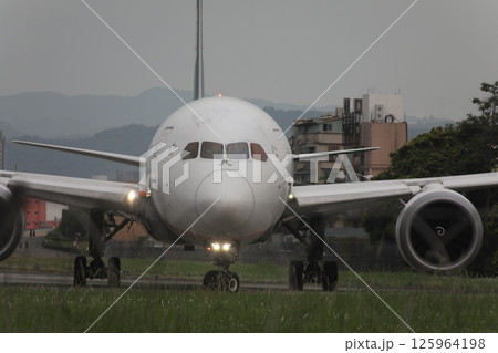 飛行機 航空機 ひこうき 125964198