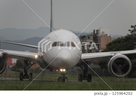 飛行機 航空機 ひこうき 125964202