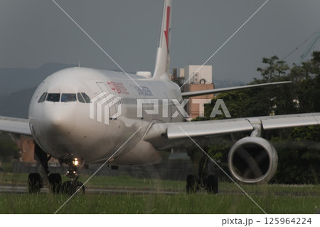 飛行機 航空機 ひこうき 125964224