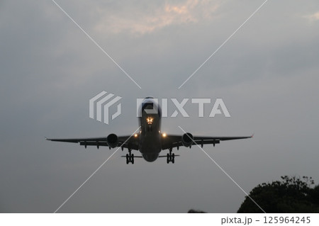 飛行機 航空機 ひこうき 125964245