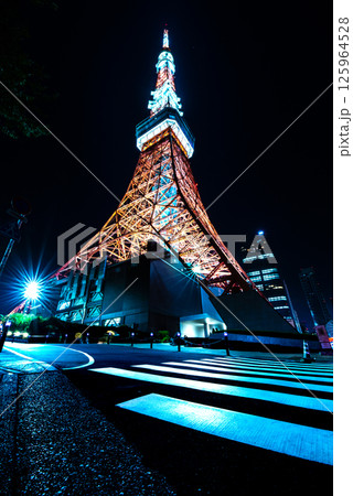 横断歩道と東京タワー 125964528