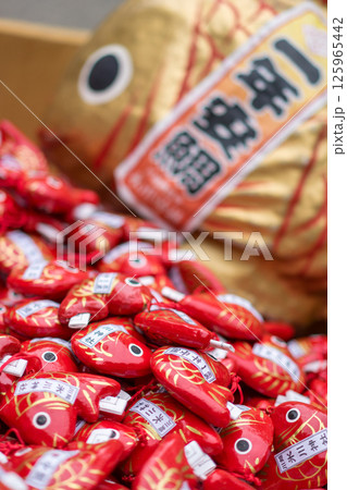 川越氷川神社の鯛みくじ 125965442