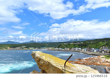 夏の爽やかな青森の大石海岸 夏の爽やかな青森の大石海岸 125966518