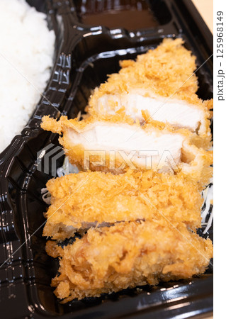 とんかつ弁当ロースかつ 125968149