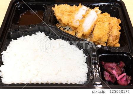 とんかつ弁当ロースかつ 125968175