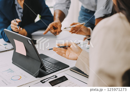 Team of financial advisory services. Asian advisor showing plan of investment to clients in the consultancy office. 125971273