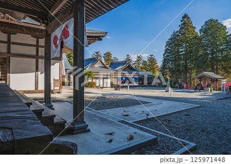 浜松市の光明寺の境内の風景(静岡県) 125971448