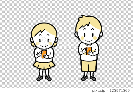 孩子們，男孩和女孩，穿著休閒服，操作智慧型手機 125971569