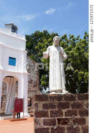 マラッカ　セント・ポール教会　ザビエル像 125971572