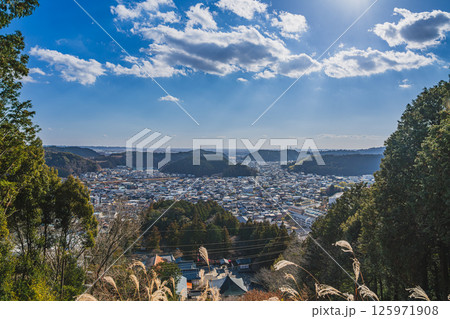 浜松市の光明寺の山村広場展望台から見た街並み(静岡県) 125971908