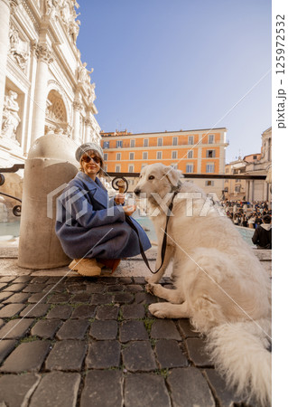 Sweet Pause at Trevi 125972532