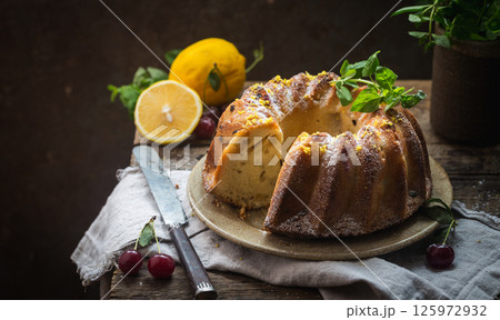 Lemon bundt cake 125972932