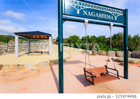 長島八景　長崎鼻灯台公園近くのブランコ 125974406