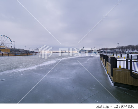 フィンランド・冬のヘルシンキ港 / Helsinki, Finland フィンランド・冬のヘルシンキ港 / Helsinki, Finland 125974836