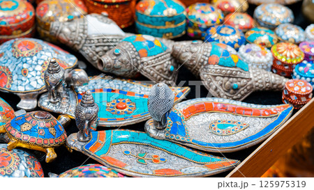 Colorful souvenir shop 125975319