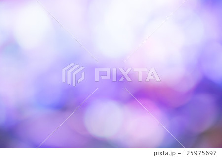 パープル系のキラキラ背景素材　(写真素材) 125975697