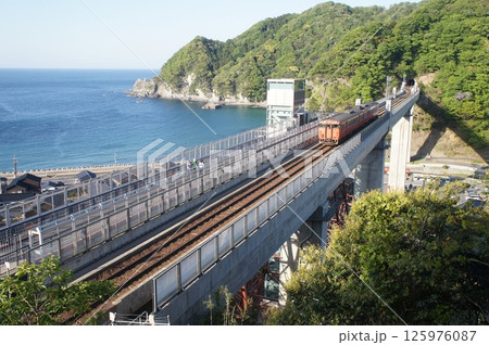 JR西日本 山陰本線 余部橋梁(旧余部鉄橋) キハ40系 JR西日本 山陰本線 余部橋梁(旧余部鉄橋) キハ40系 125976087