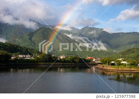 屋久島洋上アルプス 朝のきれいな虹(7月) 屋久島洋上アルプス 朝のきれいな虹(7月) 125977398