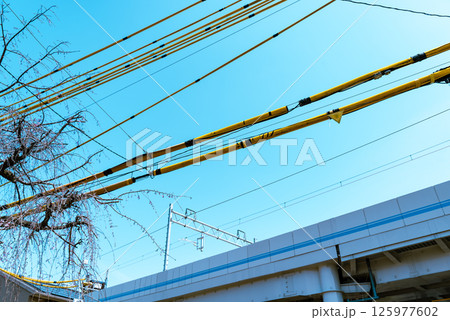 建設中の鉄道高架橋と電線防護管 東京都 東村山駅周辺 2025.04 a-4 ライトカラー 建設中の鉄道高架橋と電線防護管 東京都 東村山駅周辺 2025.04 a-4 ライトカラー 125977602