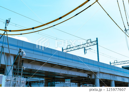 建設中の鉄道高架橋と電線防護管 東京都 東村山駅周辺 2025.04 b-4 ライトカラー 建設中の鉄道高架橋と電線防護管 東京都 東村山駅周辺 2025.04 b-4 ライトカラー 125977607