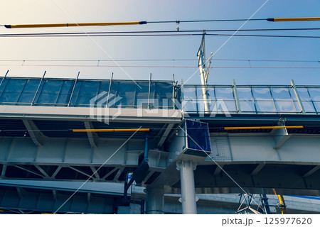 建設中の鉄道高架橋と電線防護管 東京都 東村山駅周辺 2025.04　d-3 暖色寒色強調 125977620