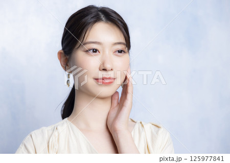 若い女性のポートレート 若い女性のポートレート 125977841